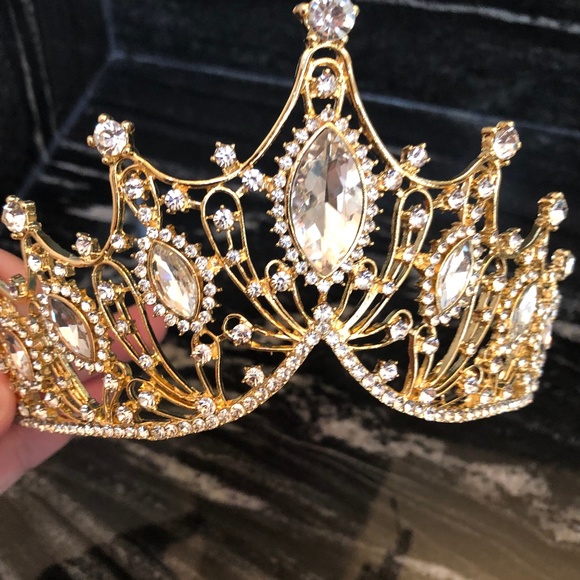 Wedding Crown Tiara - Picture 13 of 16